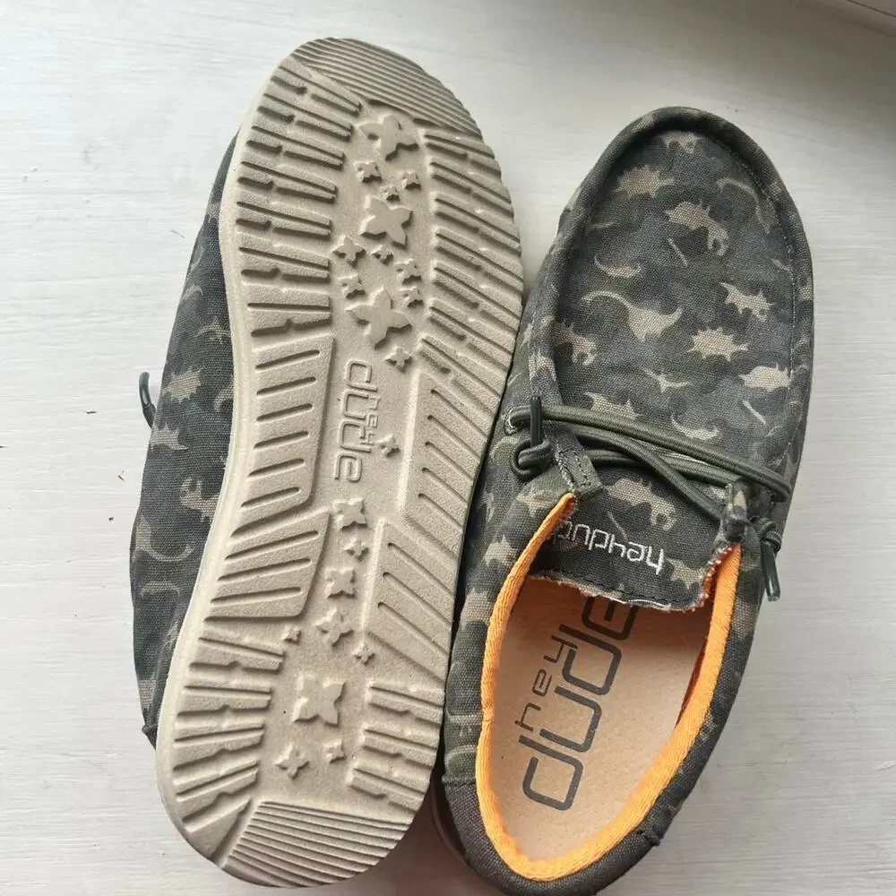 Grey and khaki Dinosaur Hey Dudes Size 6-7 Boys‎ Loafers comfort slip on